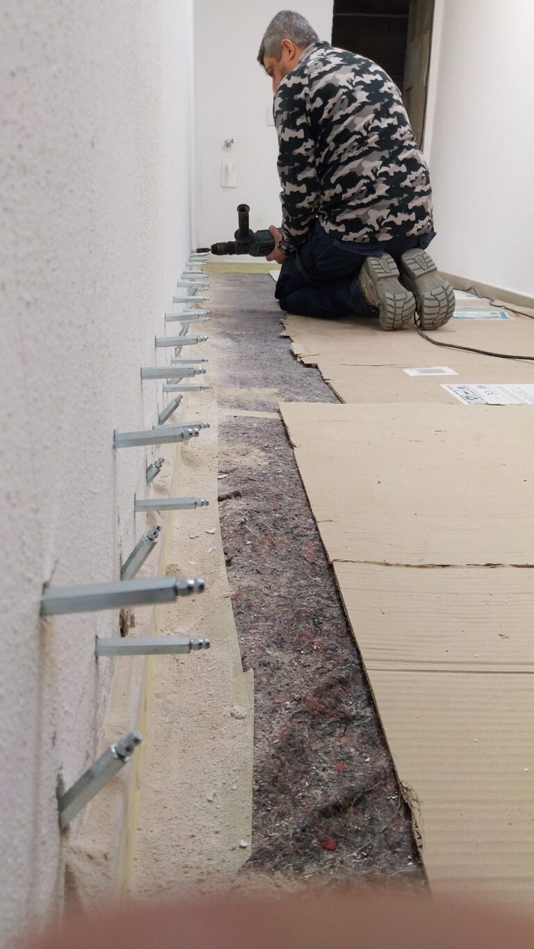 Packer inseriti nel muro da risanare, colpito da umidità e acqua